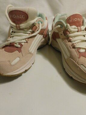 Womens Vionic 23walk 2.0 shoes   sz 8 NWOT